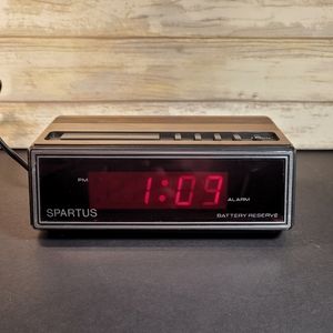 Vintage Spartus Wood Grain Digital Alarm Clock Model #1108 Tested Working!